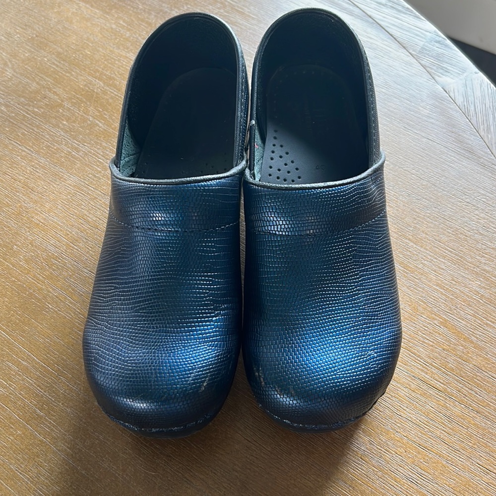 Sanita clogs size 40 Navy. Danish design signature. Nursing clog